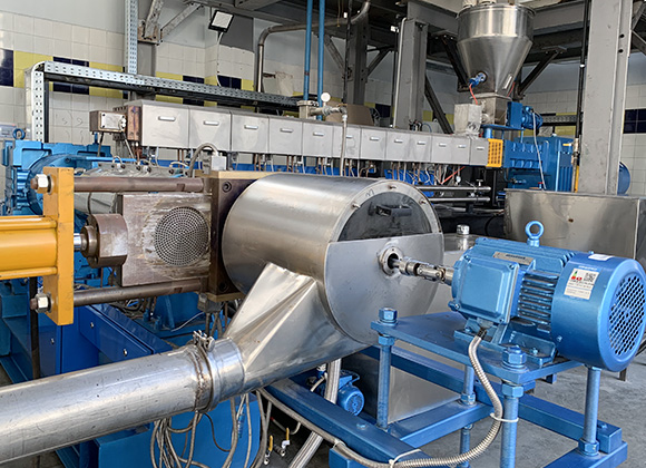 Máquina para fabricar gránulos compuestos de PVC blando/rígido